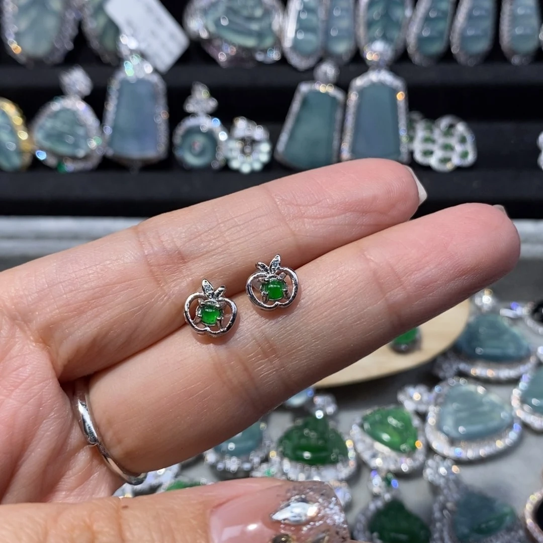 翡翠颈饰未镶嵌已*置翡翠