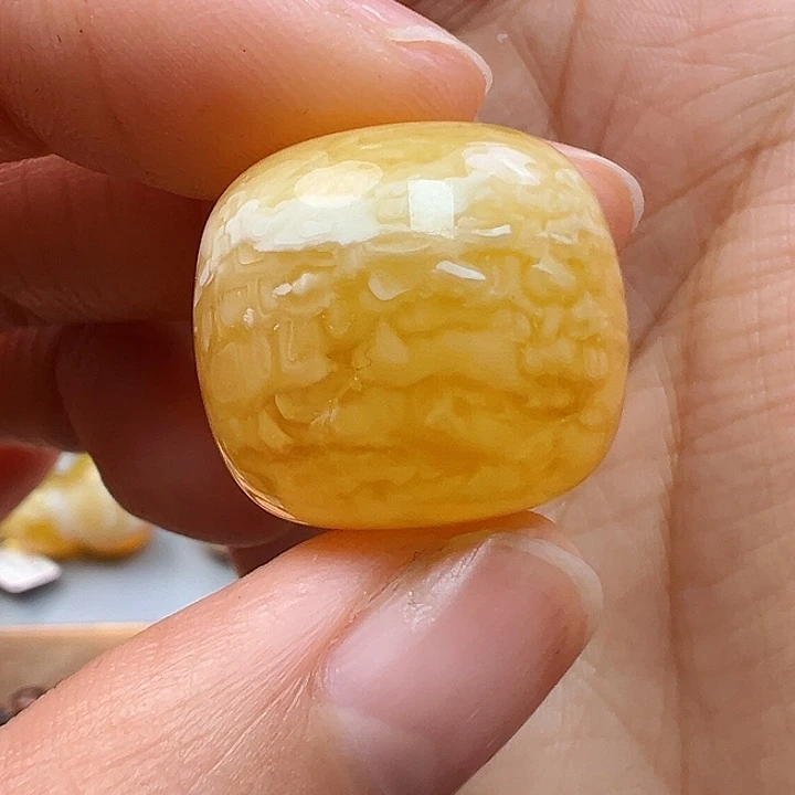 蜜蜡未镶嵌珠宝奇石