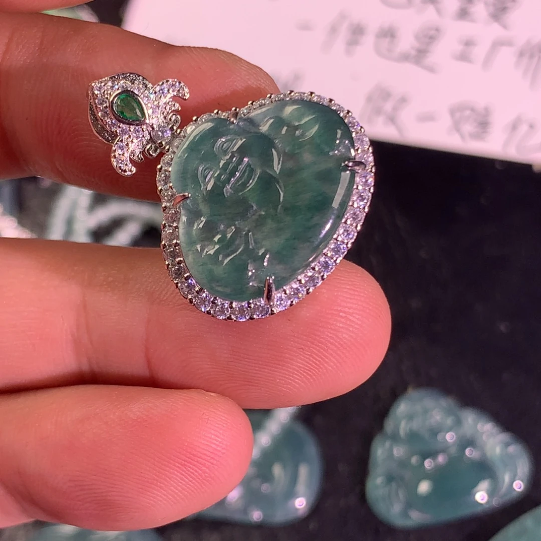 翡翠未镶嵌颈饰财神