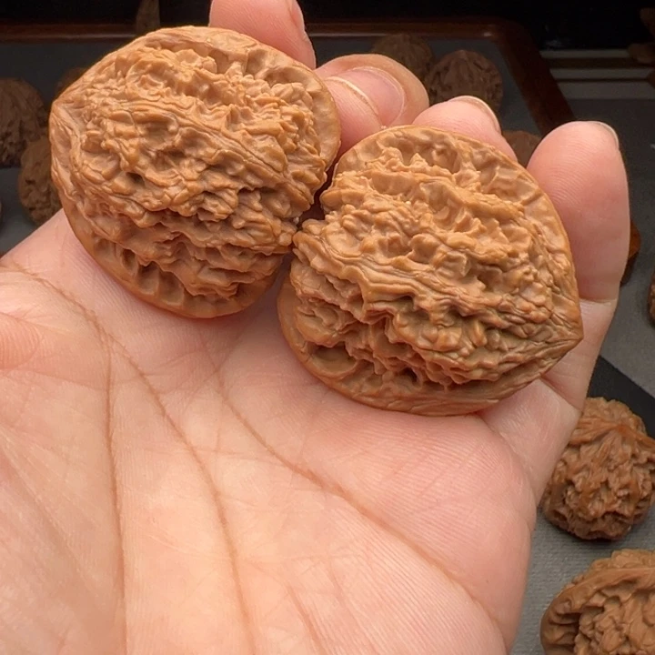 冬***吗文玩核桃把件野生三角