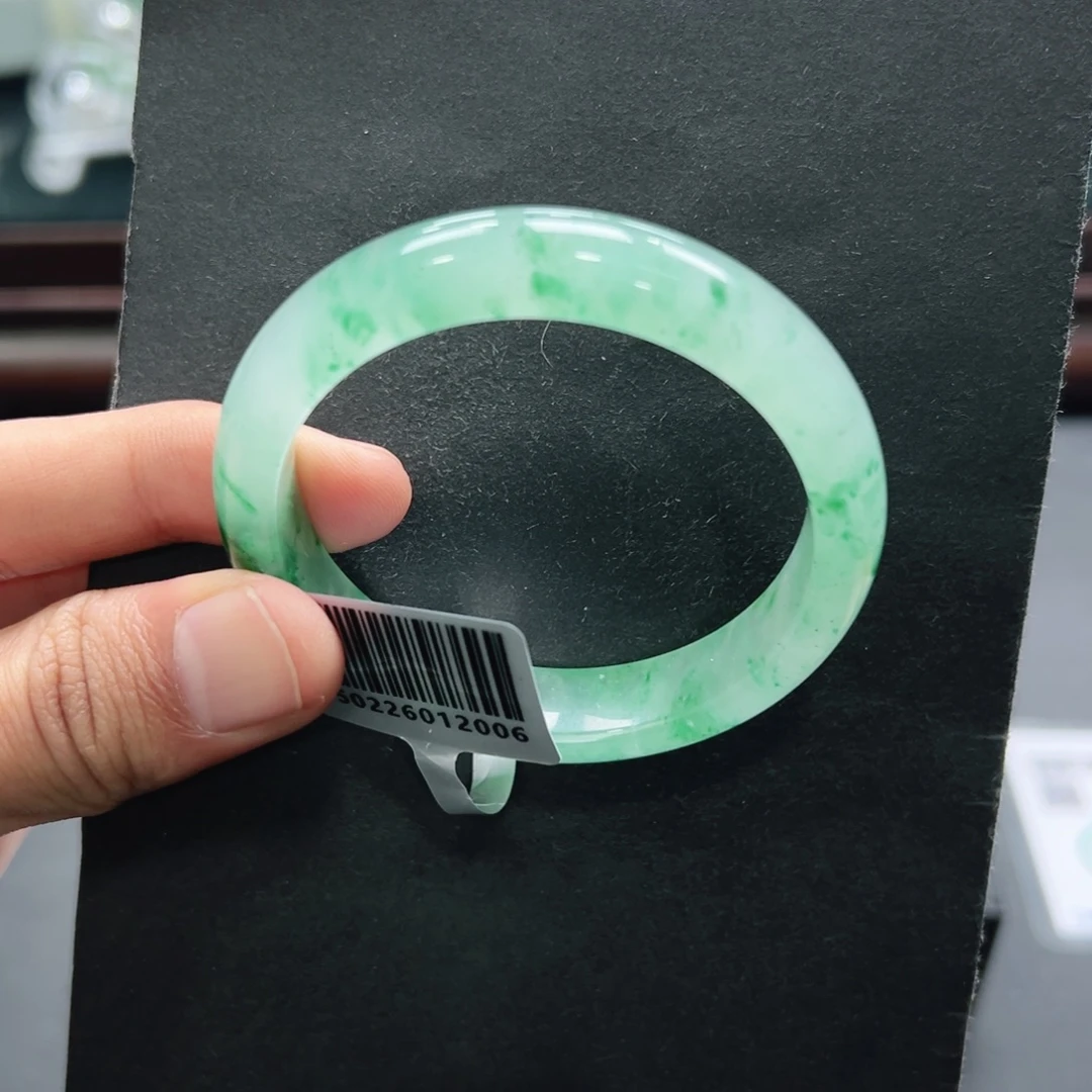 石英质玉（非洲翠）未镶嵌手镯