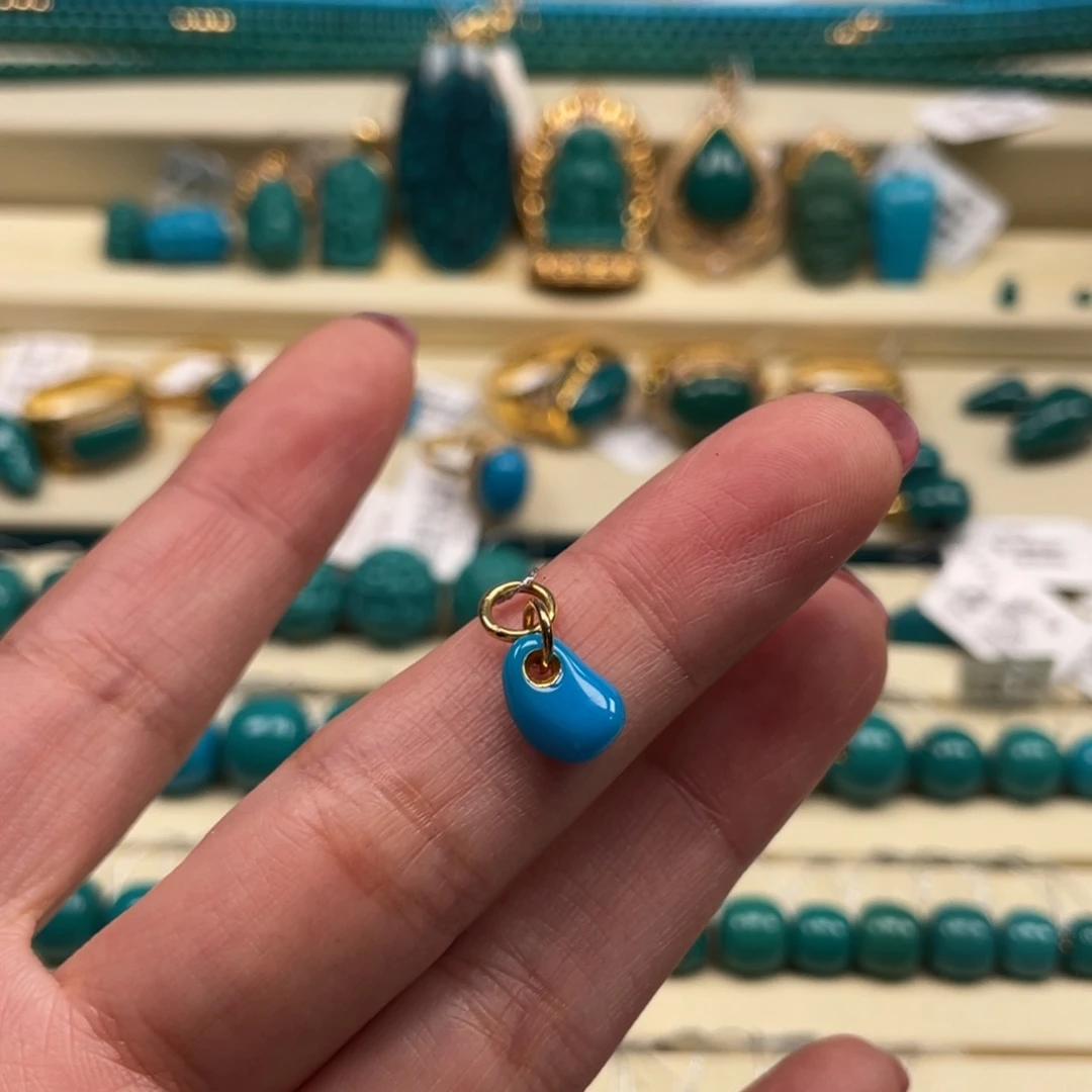 18K金镶嵌绿松石珠宝奇石侧挂