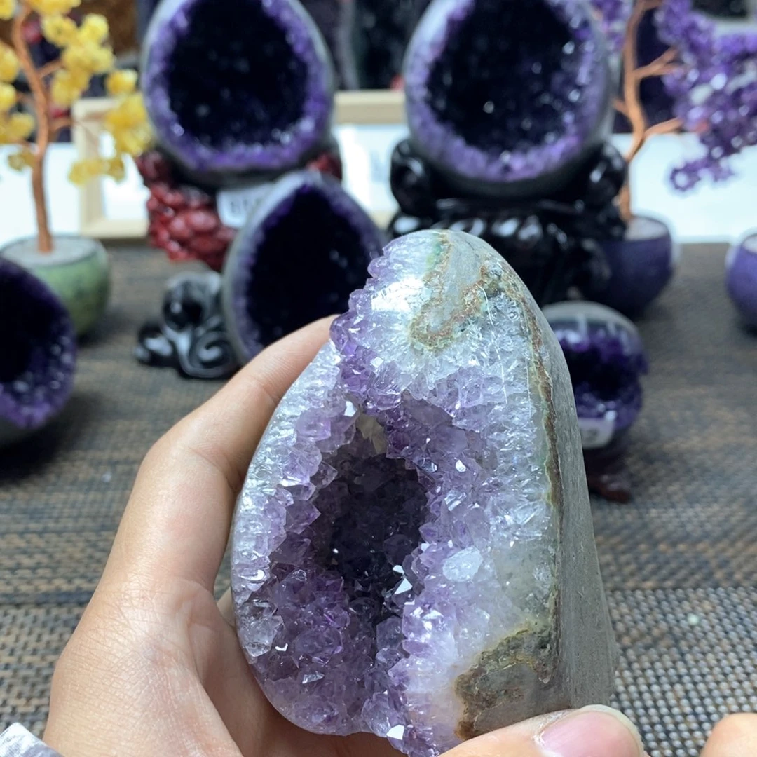 紫晶未镶嵌大型摆件（非配饰）