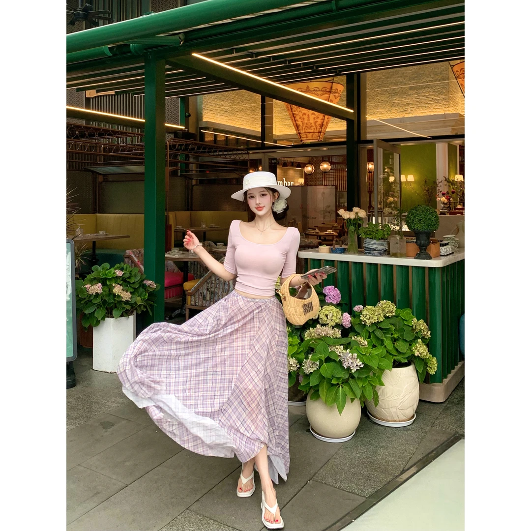 纯欲风大U领中袖舒适百搭T恤上衣+仙女格纹垂感大摆半身裙两件套