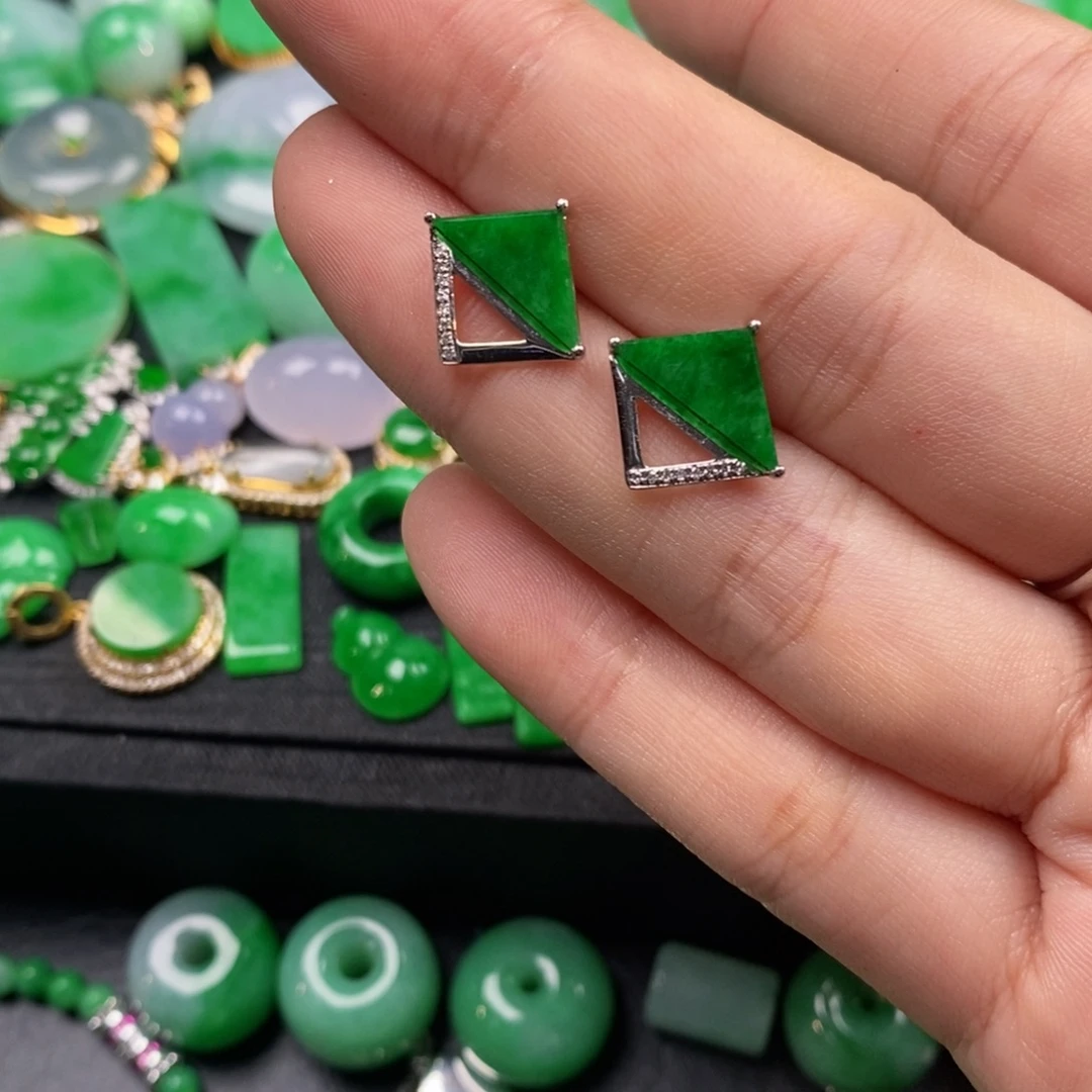 翡翠18K金镶嵌耳饰翡翠