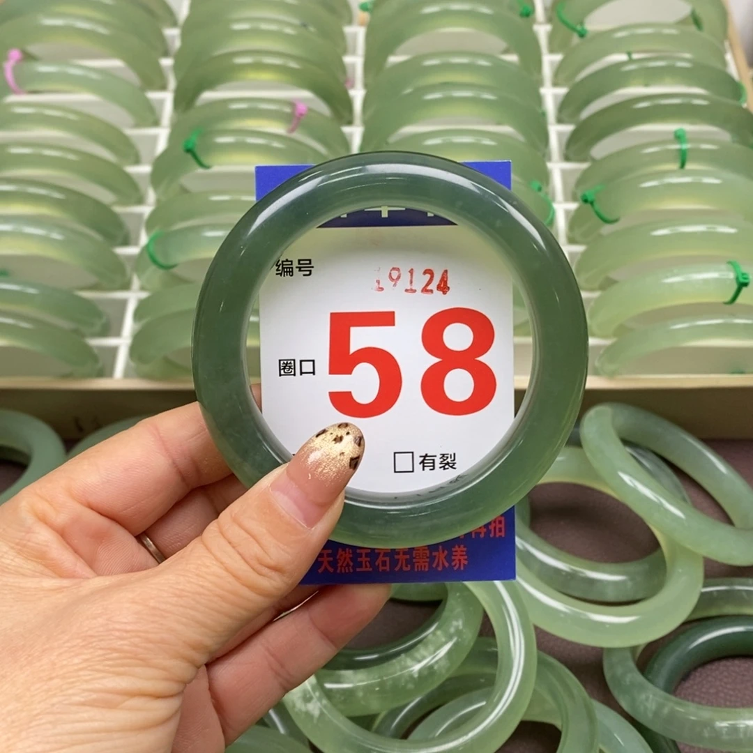 虞***人蛇纹石玉未镶嵌手镯