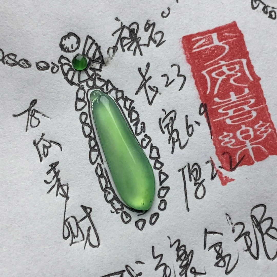 翡翠未镶嵌颈饰瓜瓜