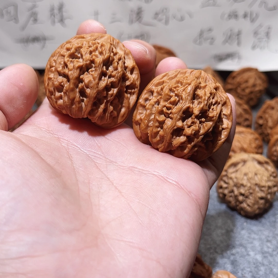 文玩核桃把件玉麒麟