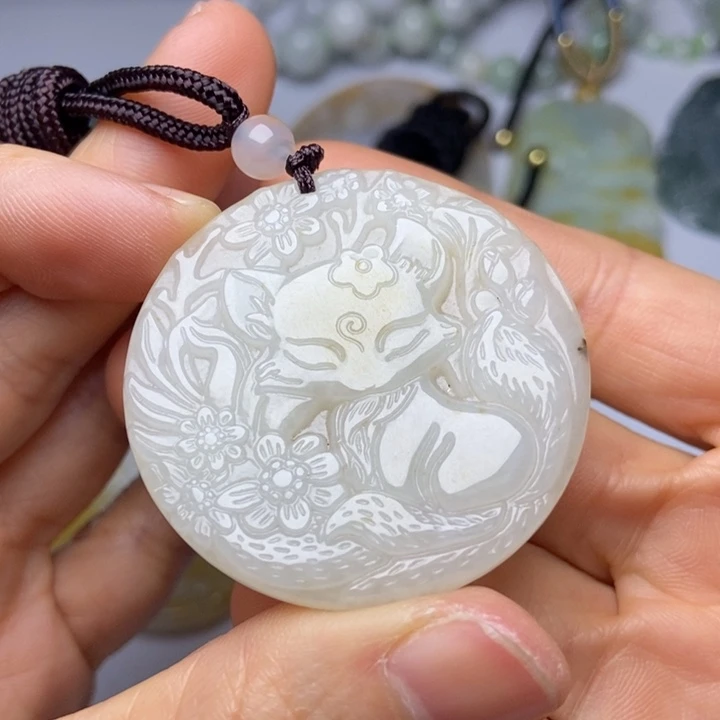 翡翠颈饰未镶嵌翡翠