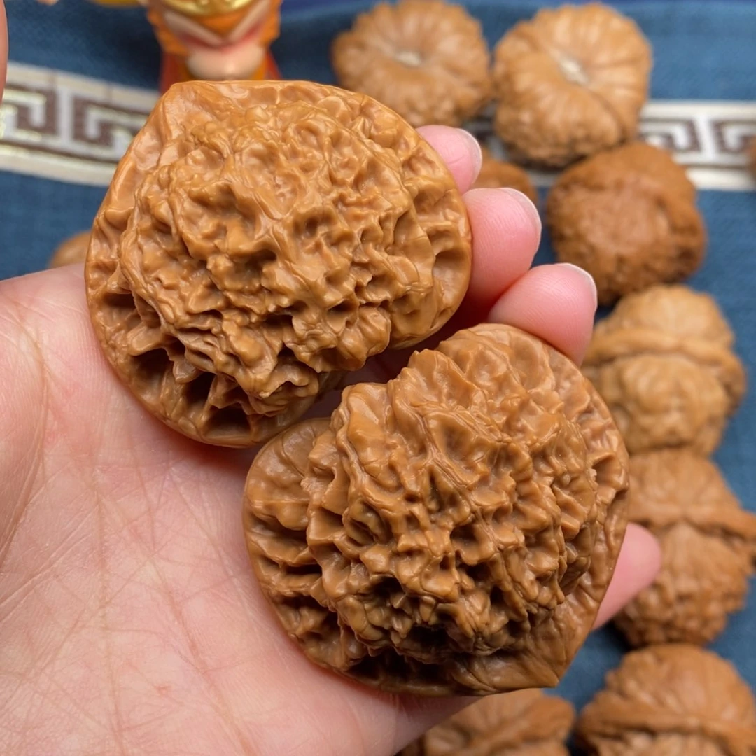 文玩核桃把件48满肉桃心官帽