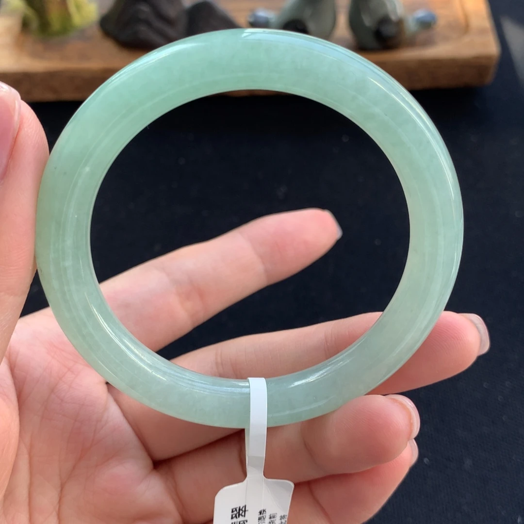 翡翠未镶嵌手镯冰绿