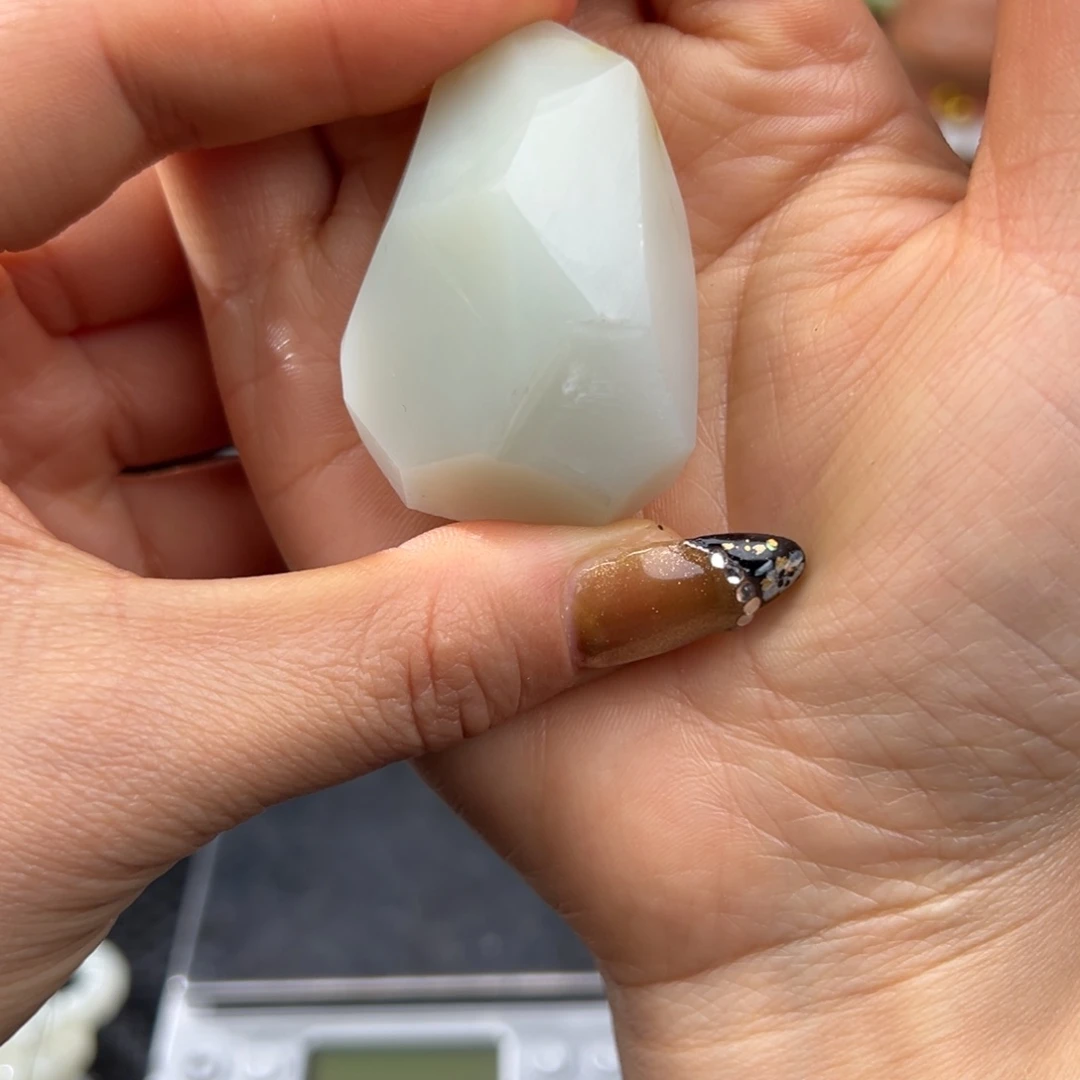 和田玉未镶嵌珠宝半成品