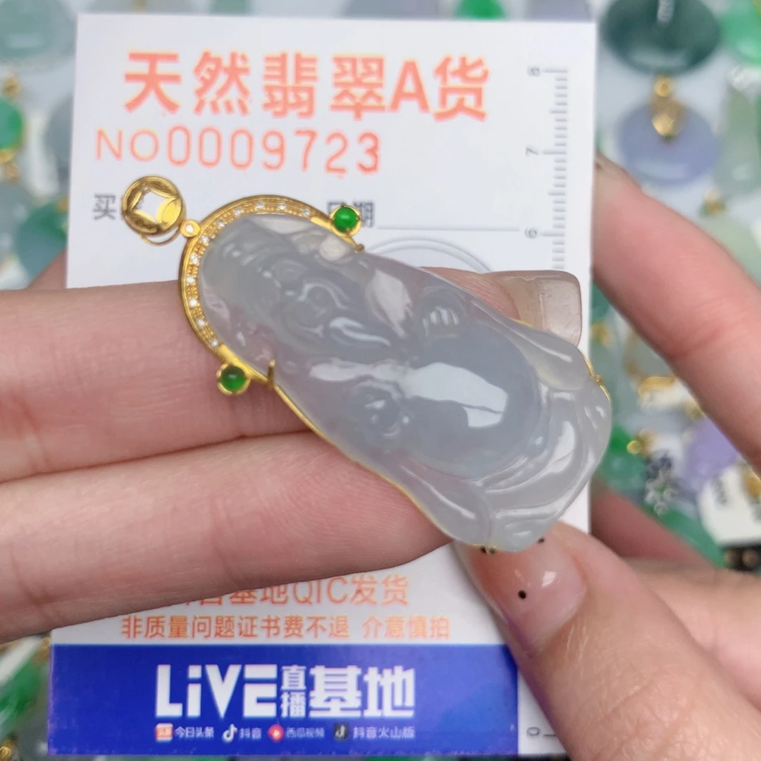 意****翡翠18K金镶嵌颈饰财神