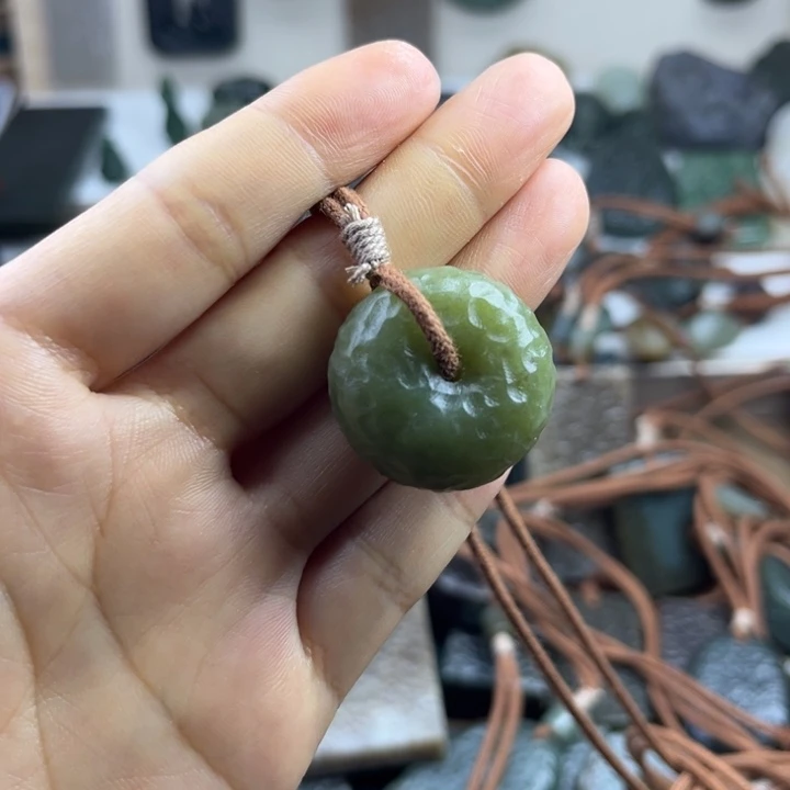 和田玉（糖玉）未镶嵌颈饰