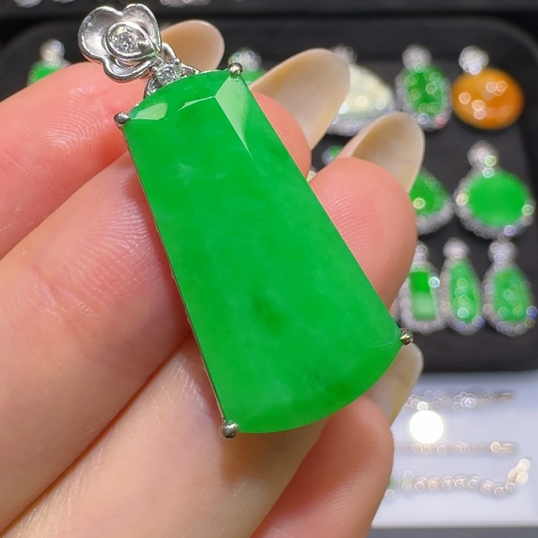 翡翠18K金镶嵌颈饰收到货48小时鉴赏期