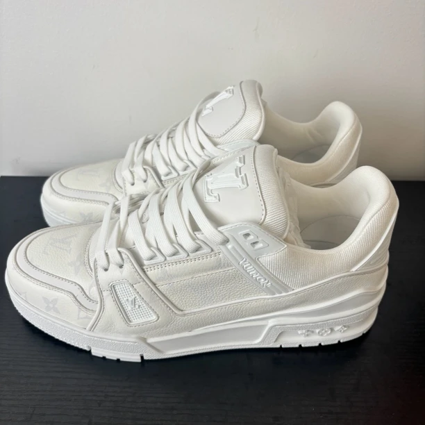 未使用 LouisVuitton/路易威登  白武士满印logotrainer