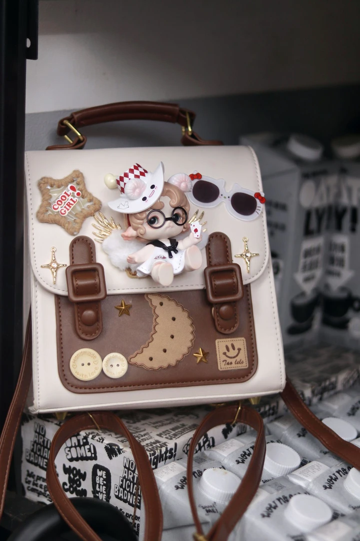 原创潮玩娃包米卷手提斜挎腋下双肩包包