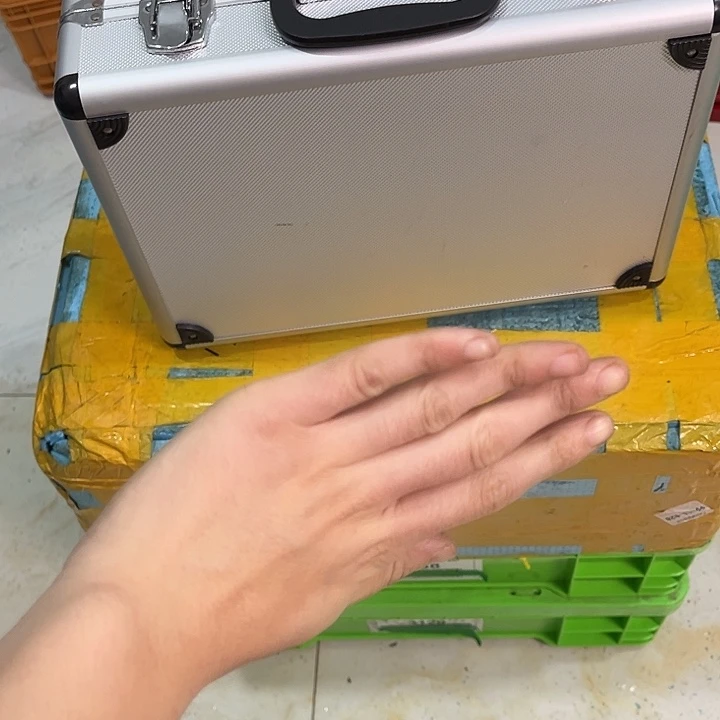 悟***尘厚款家用五金工具箱1个银色小箱