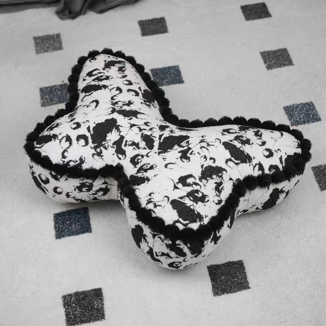 网红复古风蝴蝶造型雪尼尔棉抱枕卧室床头腰靠飘窗靠垫椅子靠枕装