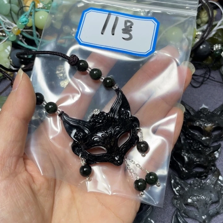 蛇纹石玉颈饰合金