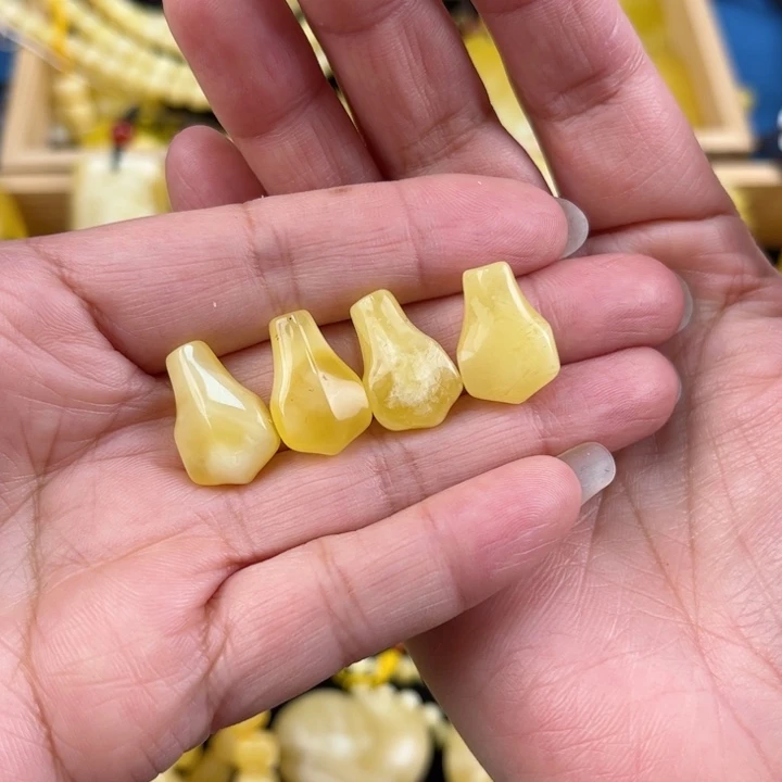 琥珀珠宝奇石未镶嵌琥珀，多样性发其一，有瑕