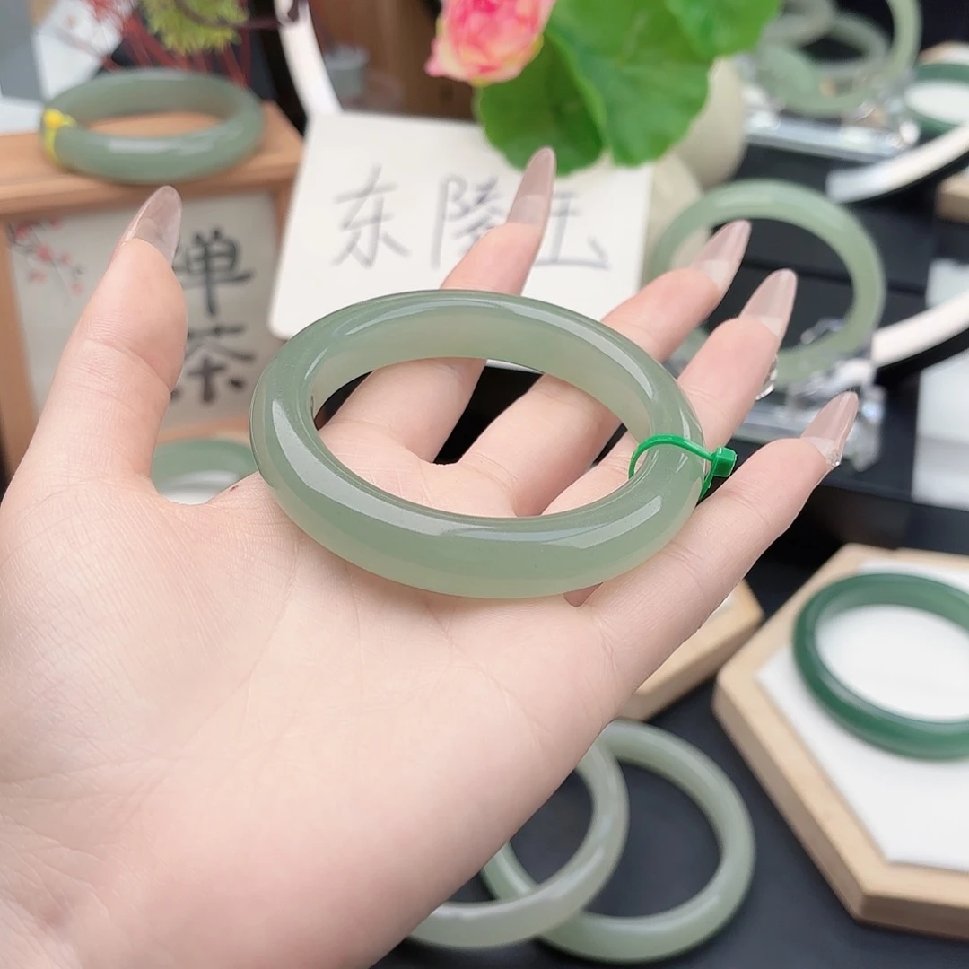 石英质玉未镶嵌手镯56