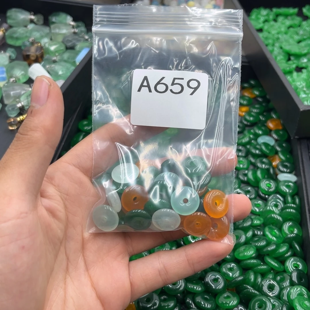 刘***利玛瑙/玉髓合金颈饰