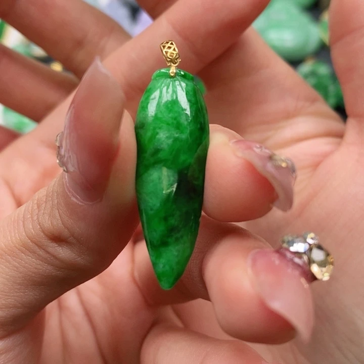 翡翠颈饰未镶嵌吊坠