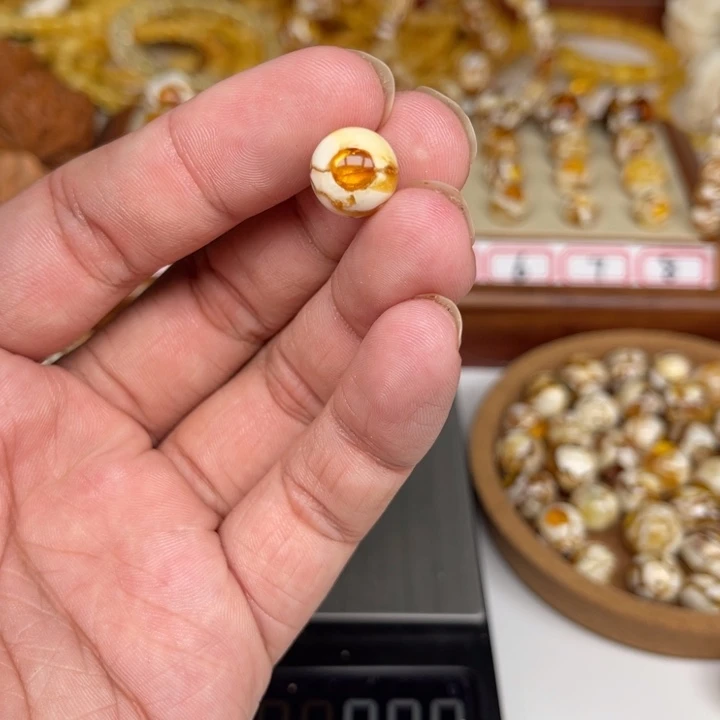 琥珀裸石未镶嵌红***?14号