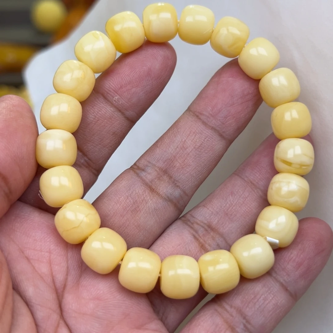 蜜蜡未镶嵌裸石11加16.8克