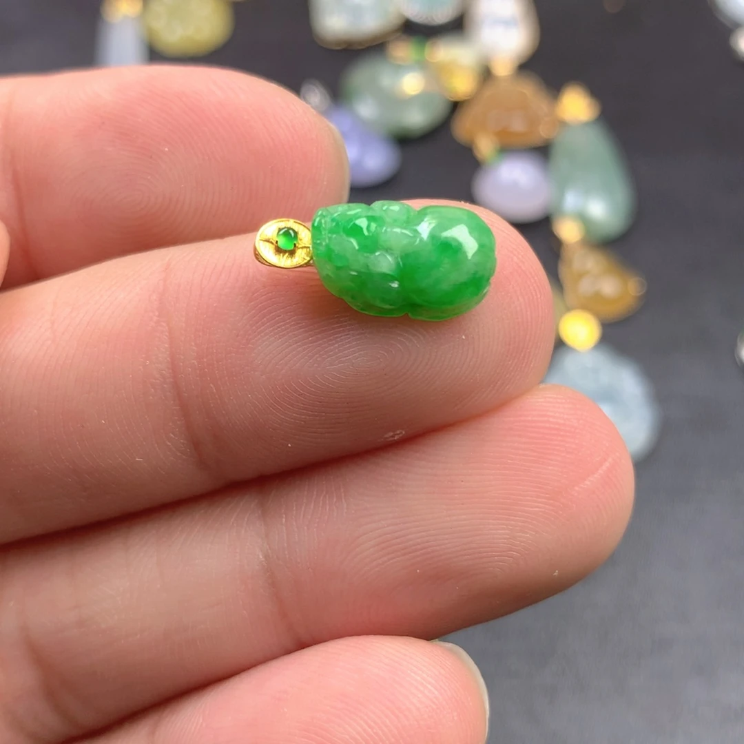 【闪购商品】颈饰18K金镶嵌翡翠云翡翠