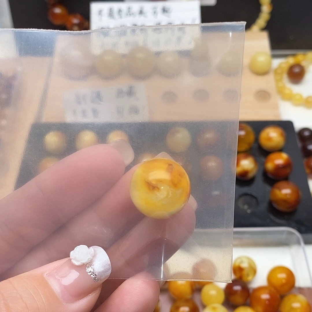 新***代虫珀未镶嵌裸石蜜蜡