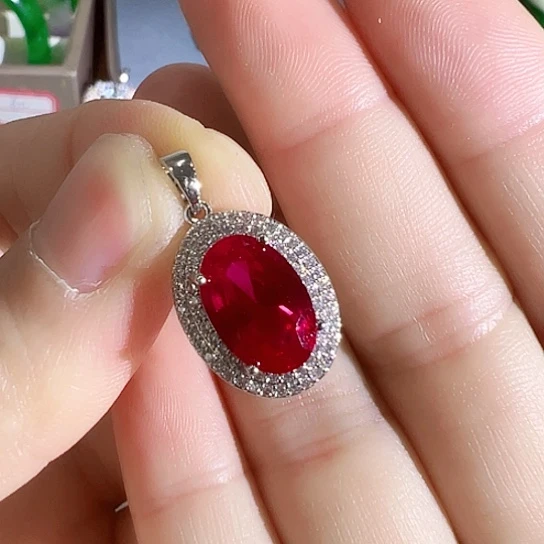 未镶嵌颈饰红宝石