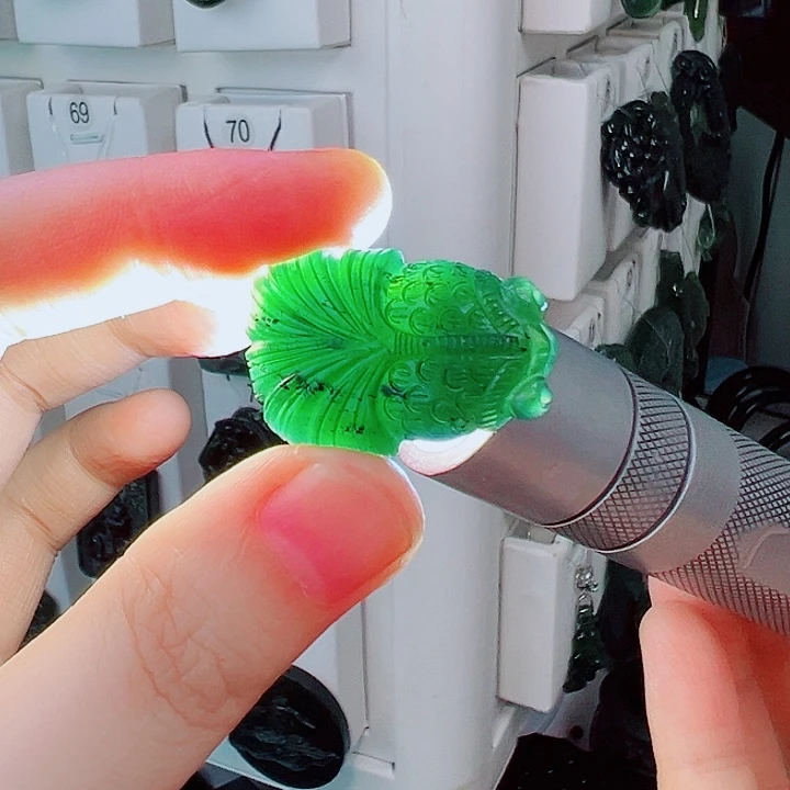 蛇纹石玉颈饰未镶嵌