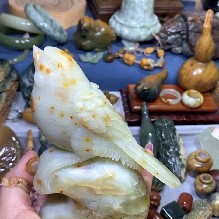 蛇纹石玉未镶嵌花玉