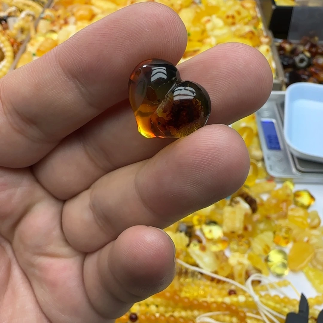 琥珀未镶嵌裸石1.77克