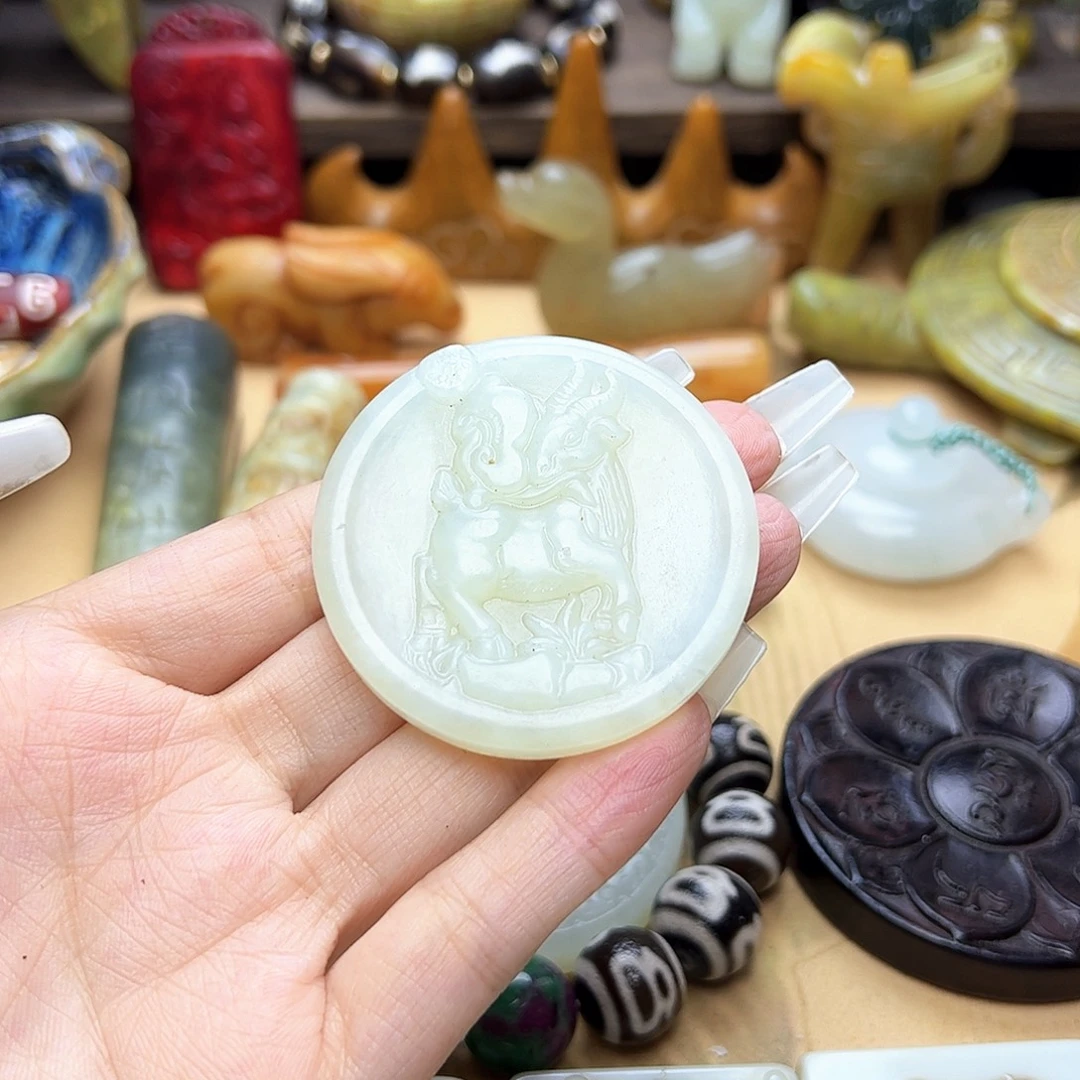 蛇纹石玉未镶嵌颈饰