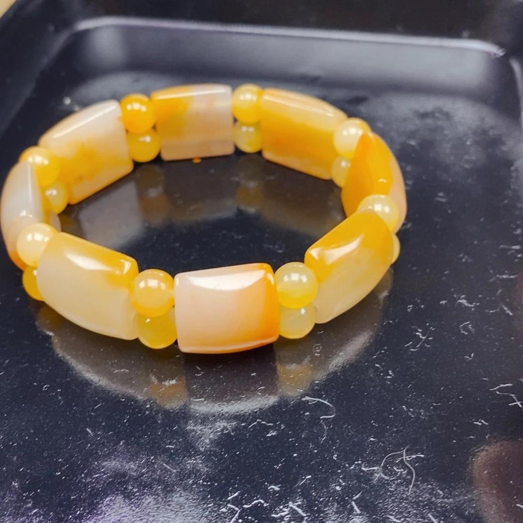 石英质玉（黄龙玉）未镶嵌颈饰
