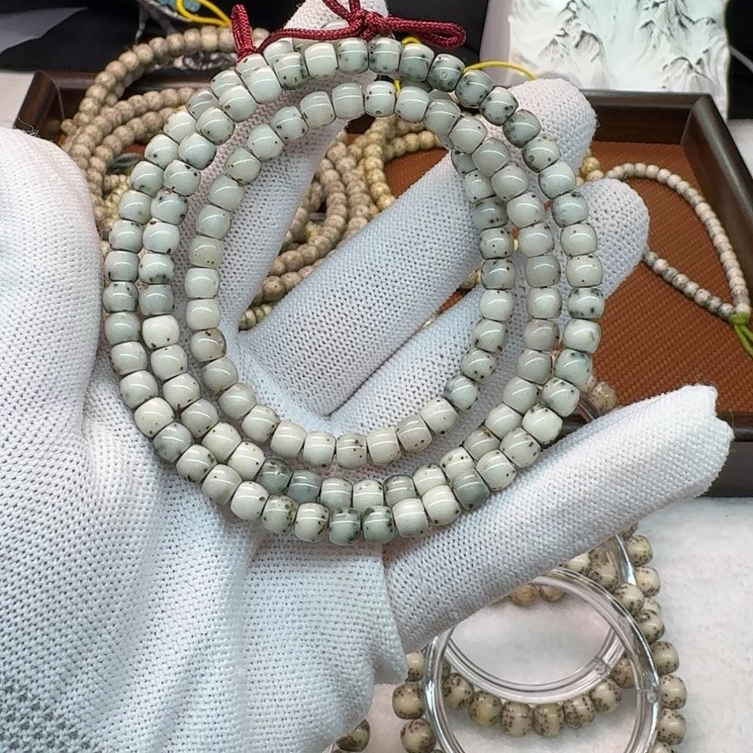 星月菩提吊坠石玉绿背通体大留白