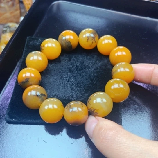 石英质玉（黄龙玉）未镶嵌颈饰