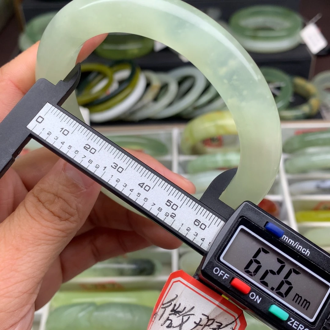 蛇纹石玉未镶嵌手镯484