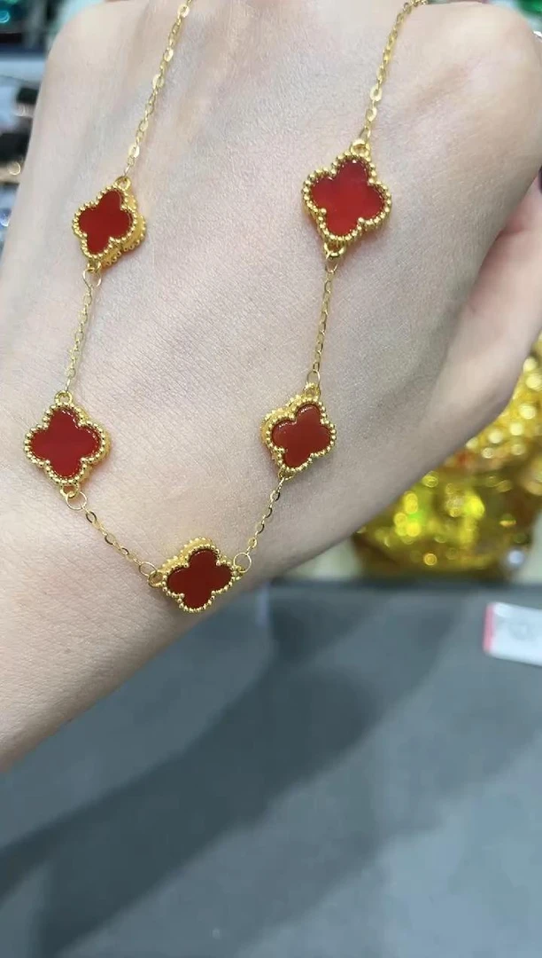 18K金镶嵌玛瑙/玉髓项链四叶草