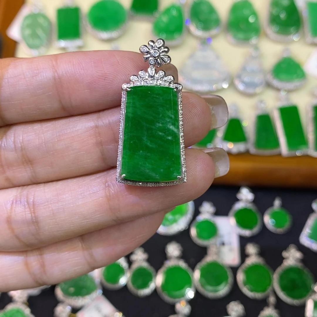 翡翠吊坠(不含链)18K金镶嵌吊坠