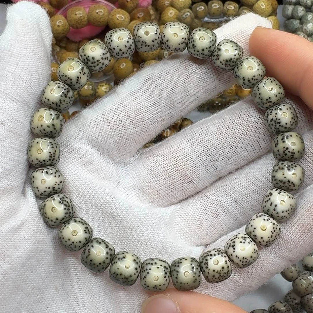 手串星月菩提8.8x8绿包白大圆眼纯老料石玉