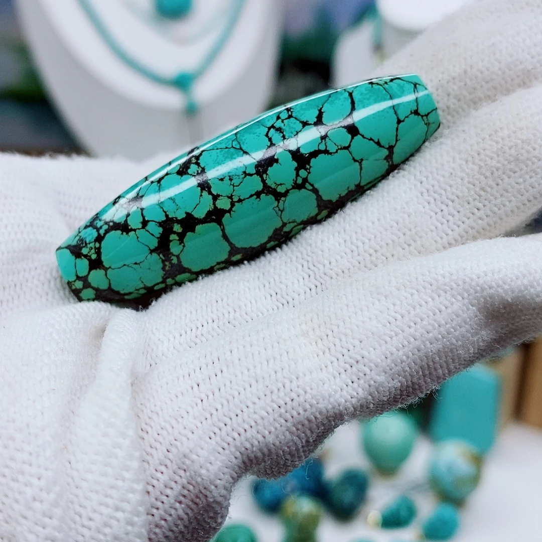 绿松石未镶嵌颈饰