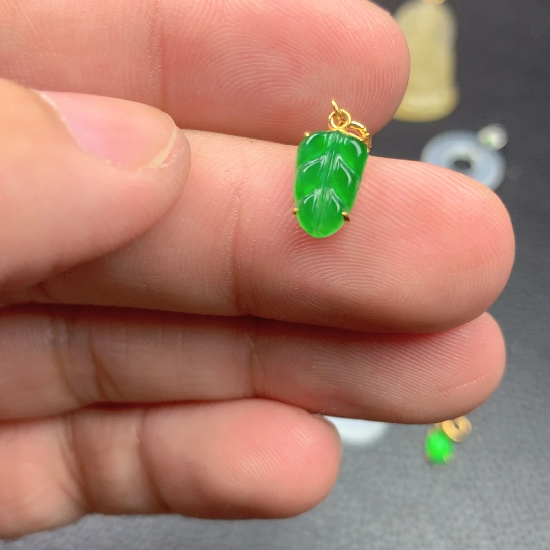 【闪购商品】颈饰18K金镶嵌翡翠翡翠