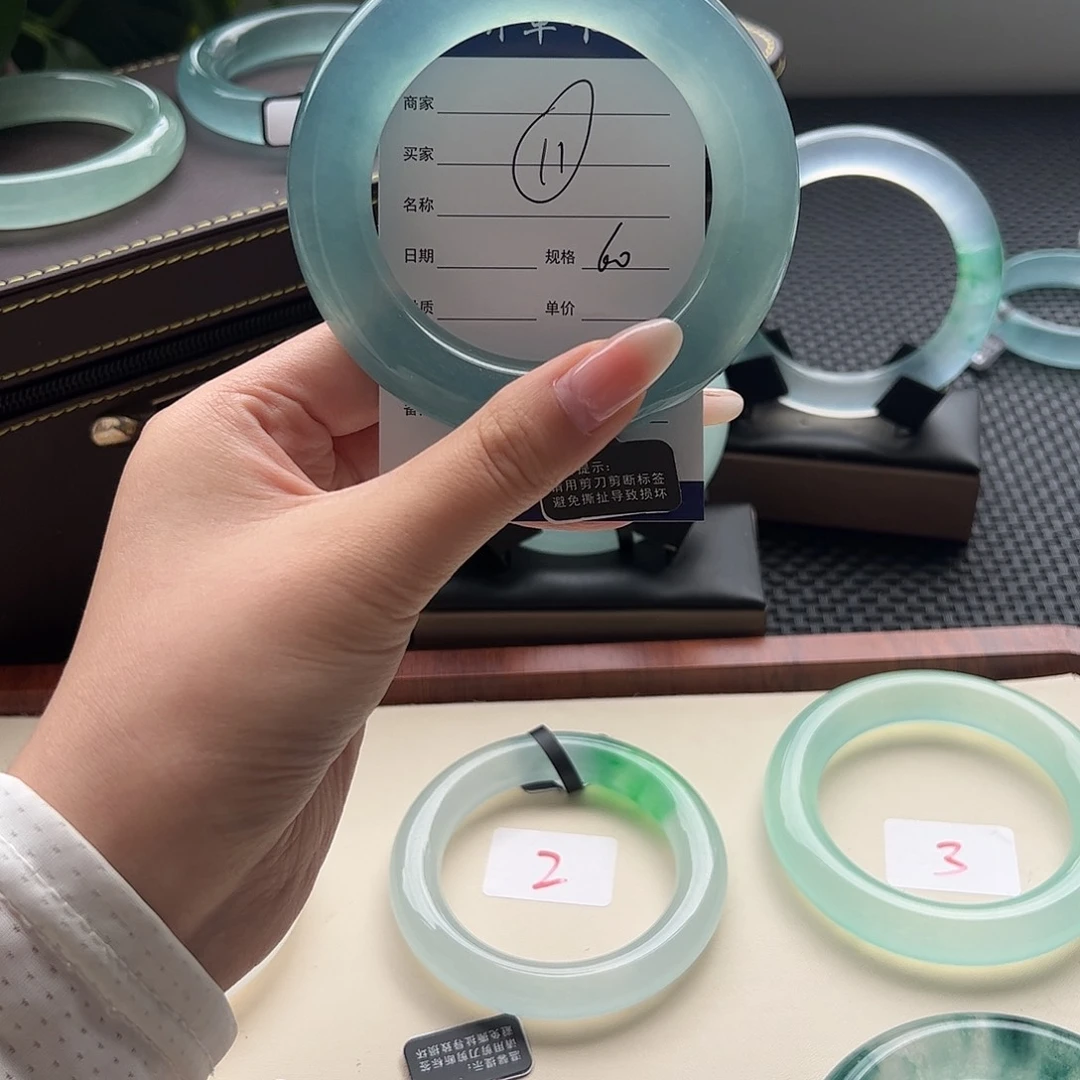 爱**己时尚精品天空蓝手镯