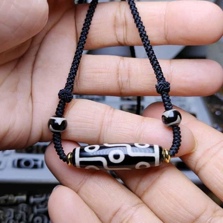 玛瑙/玉髓颈饰未镶嵌?**谓