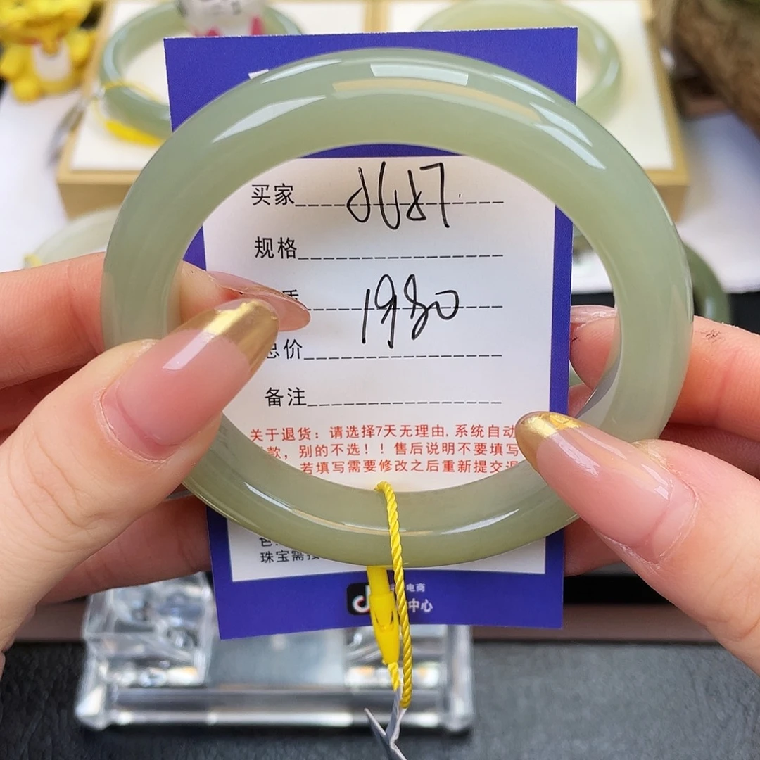 和田玉未镶嵌手镯