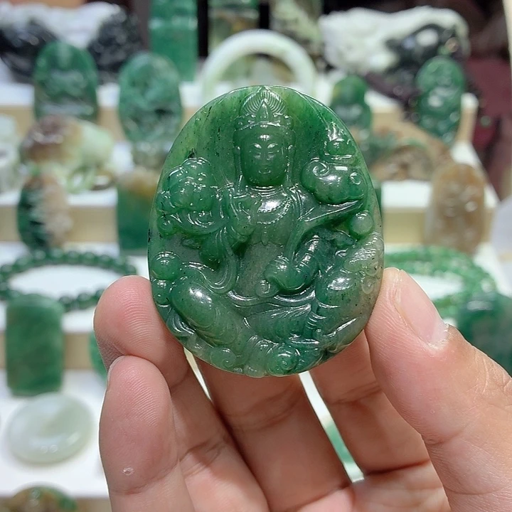 独山玉未镶嵌颈饰普贤观音